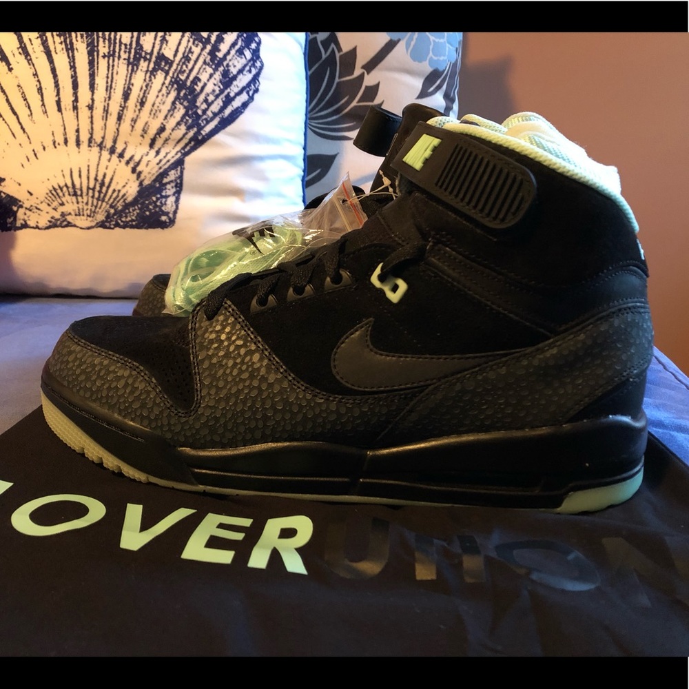 Nike Air Revolution “Loverution”, new, size 11